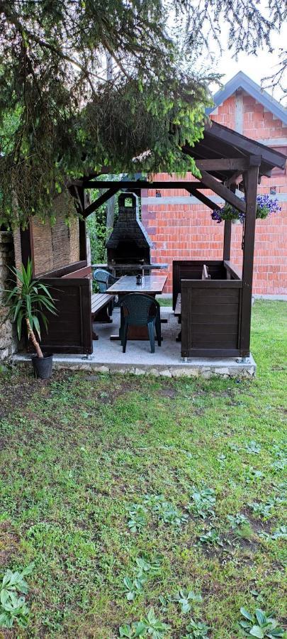 Apartment Gradina Korenica Bagian luar foto