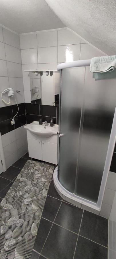 Apartment Gradina Korenica Bagian luar foto
