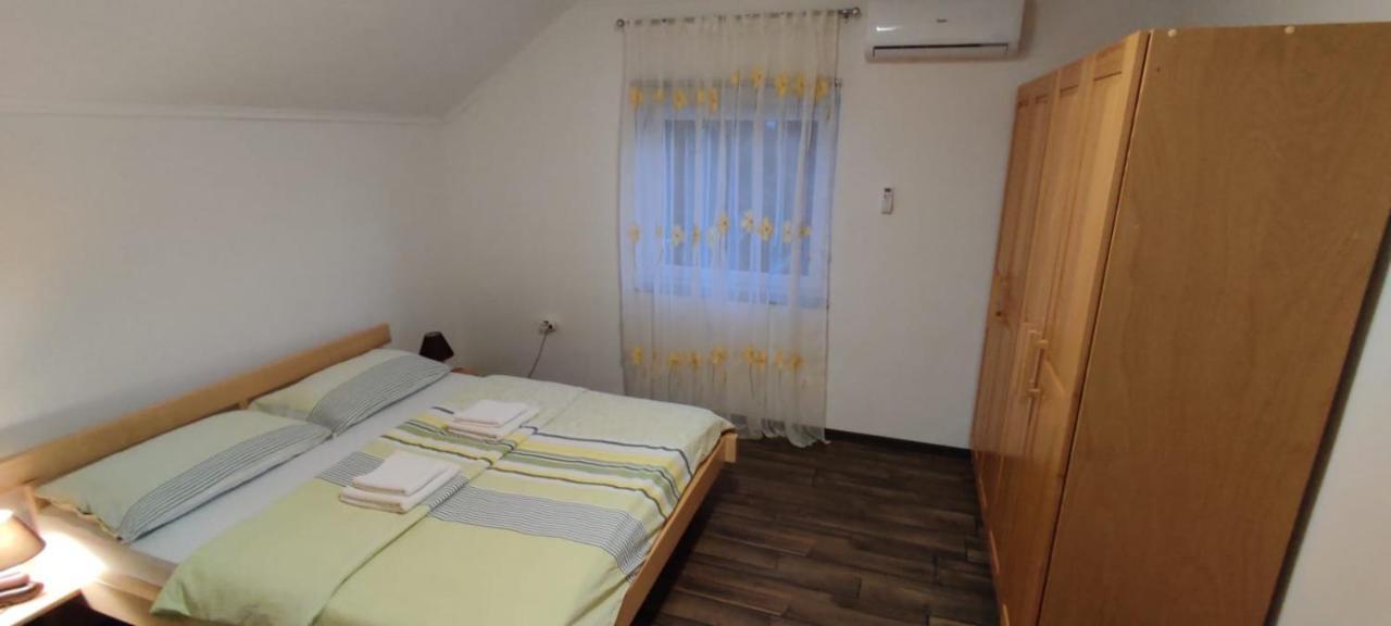 Apartment Gradina Korenica Bagian luar foto